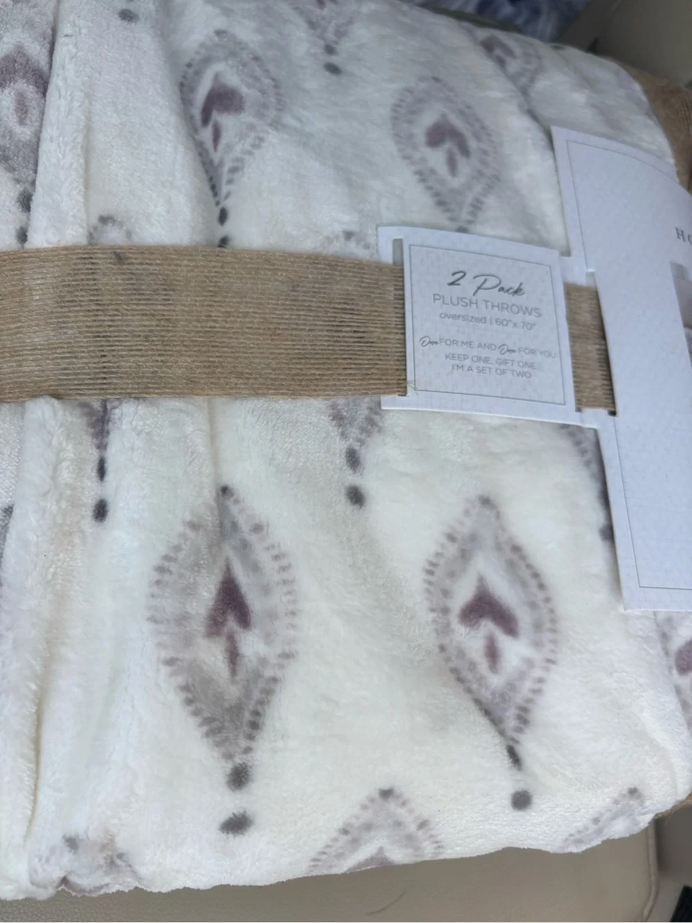 NWT Extra Soft Luxury Plush Throw Set in Cream and Brown (2-Pack) Honey + Lilah